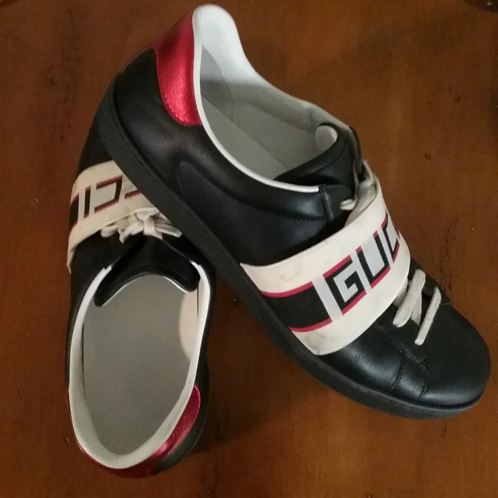 Authentic Men's Gucci Ace Stripe Leather Sneakers - Picture 2 of 7